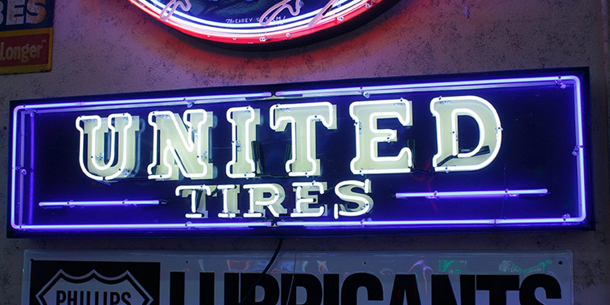 United-Tires-neon-2 United Tires neon 2